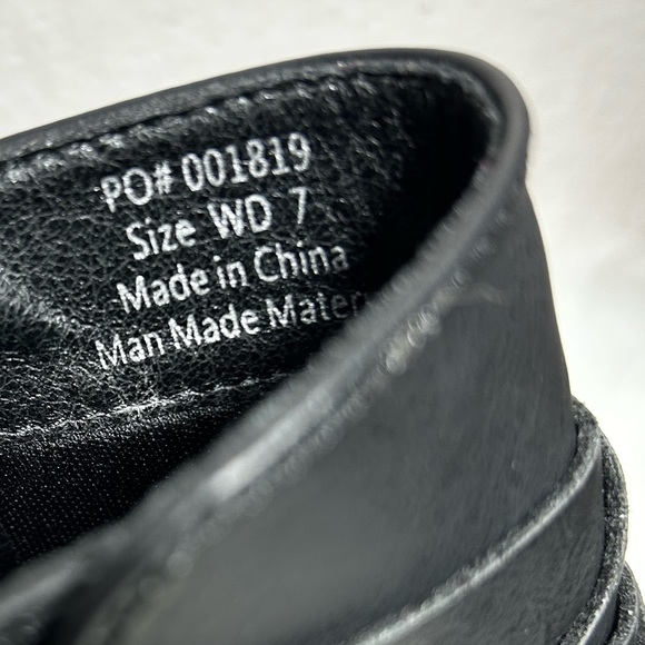 JOURNEE COLLECTION STRAP WIDE WIDTH BLACK ANKLE BOOTS SIZE 7WD - Picture 11 of 12